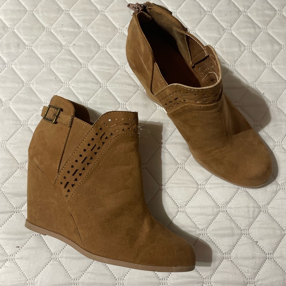 Maurice’s wedges. Barely worn. Size 9.